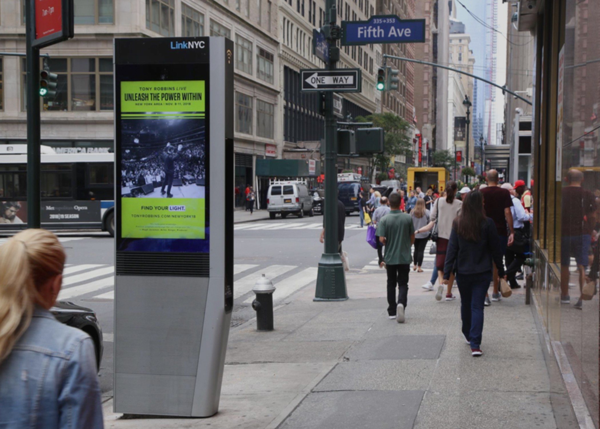 Tony Robbins video advertisement on New York street